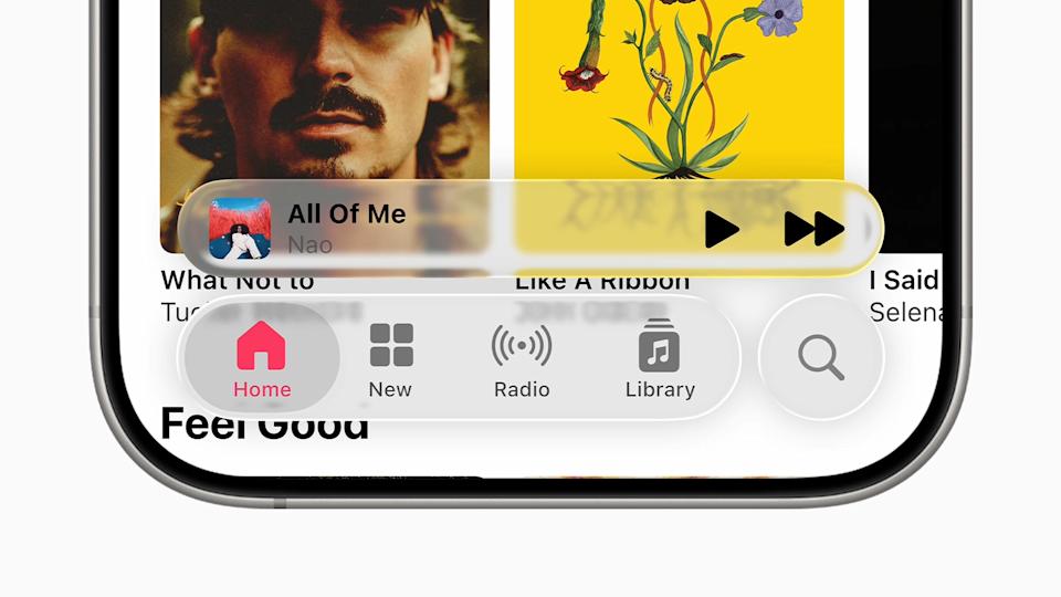 Η γλώσσα σχεδιασμού γυαλιού iOS 26 της Apple. Κινήσεις του πυθμένα ενός iPhone, που δείχνει τα νέα ημιδιαφανή χειριστήρια της Apple Music.